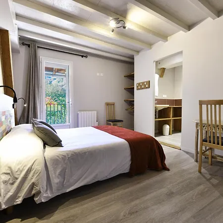 לינה וארוחת בוקר Casa Paulou לארונס